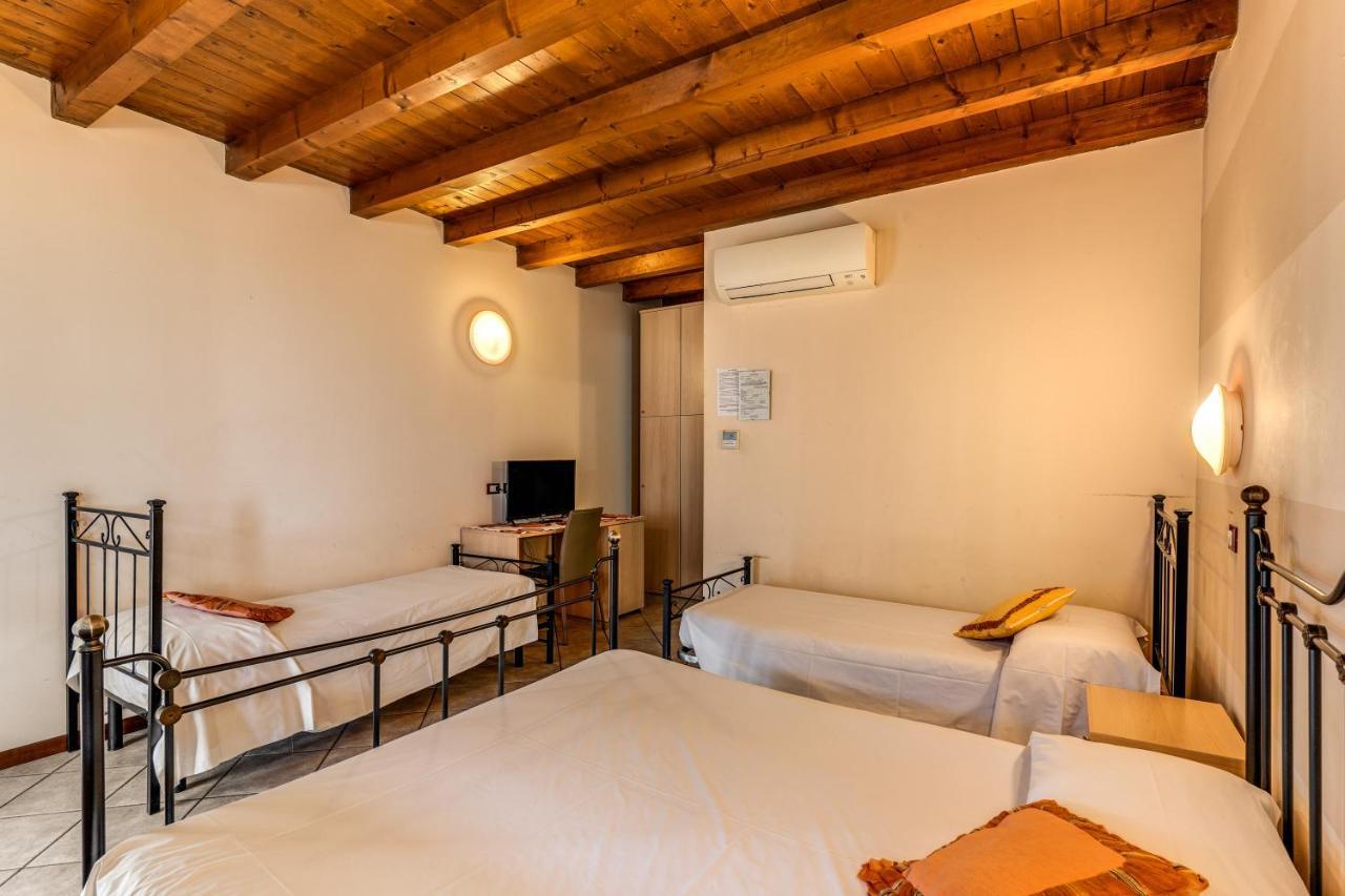 Agriturismo Pozzo Fiorito Кастельони деле Стивиере Екстериор снимка