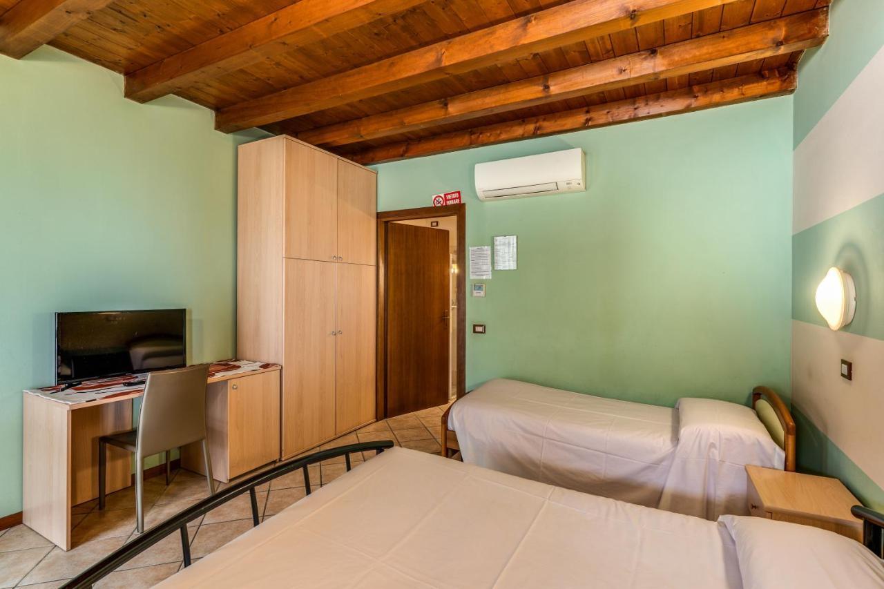 Agriturismo Pozzo Fiorito Кастельони деле Стивиере Екстериор снимка