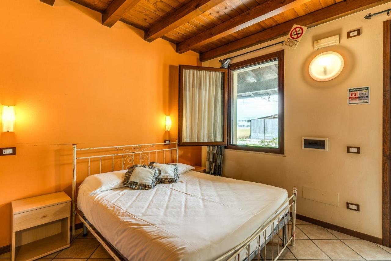 Agriturismo Pozzo Fiorito Кастельони деле Стивиере Екстериор снимка